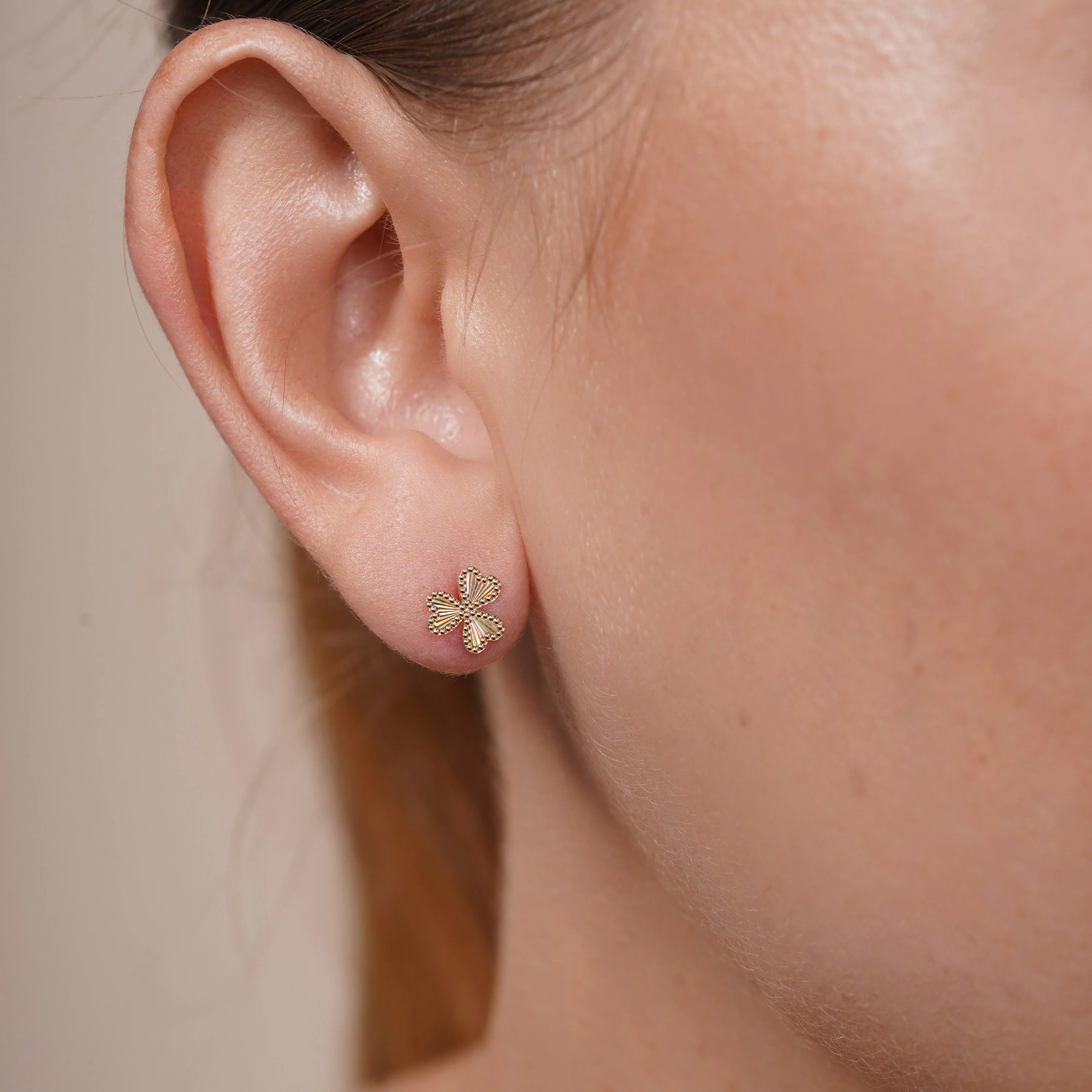 14KE0009. - 14 Karat Yellow Gold Beaded & Iridescent Diamond Cut Clover Earrings - Image 2