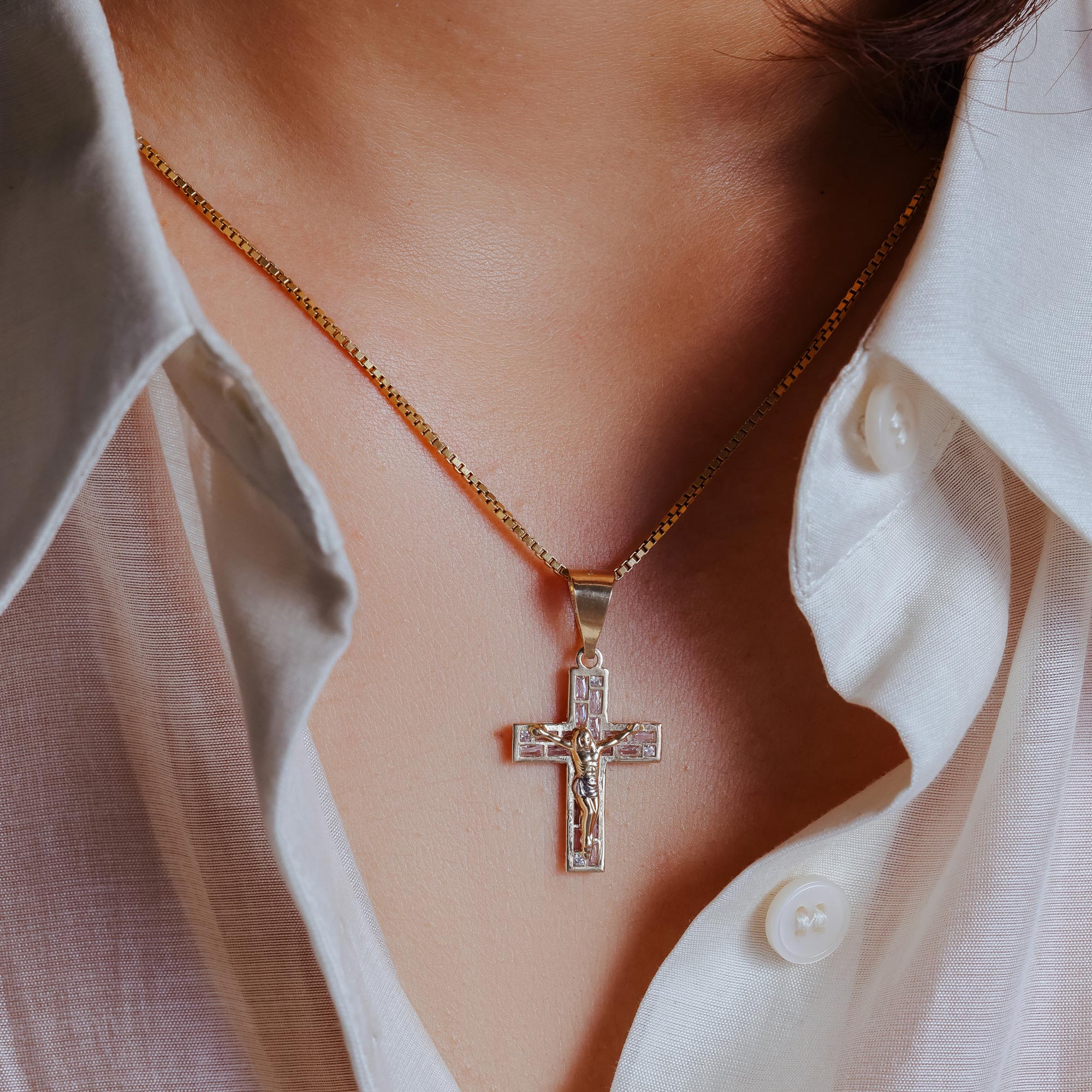 14P00046 - 14 Karat Yellow Gold Crucifix Baguette Clear CZ Pendant - Image 2