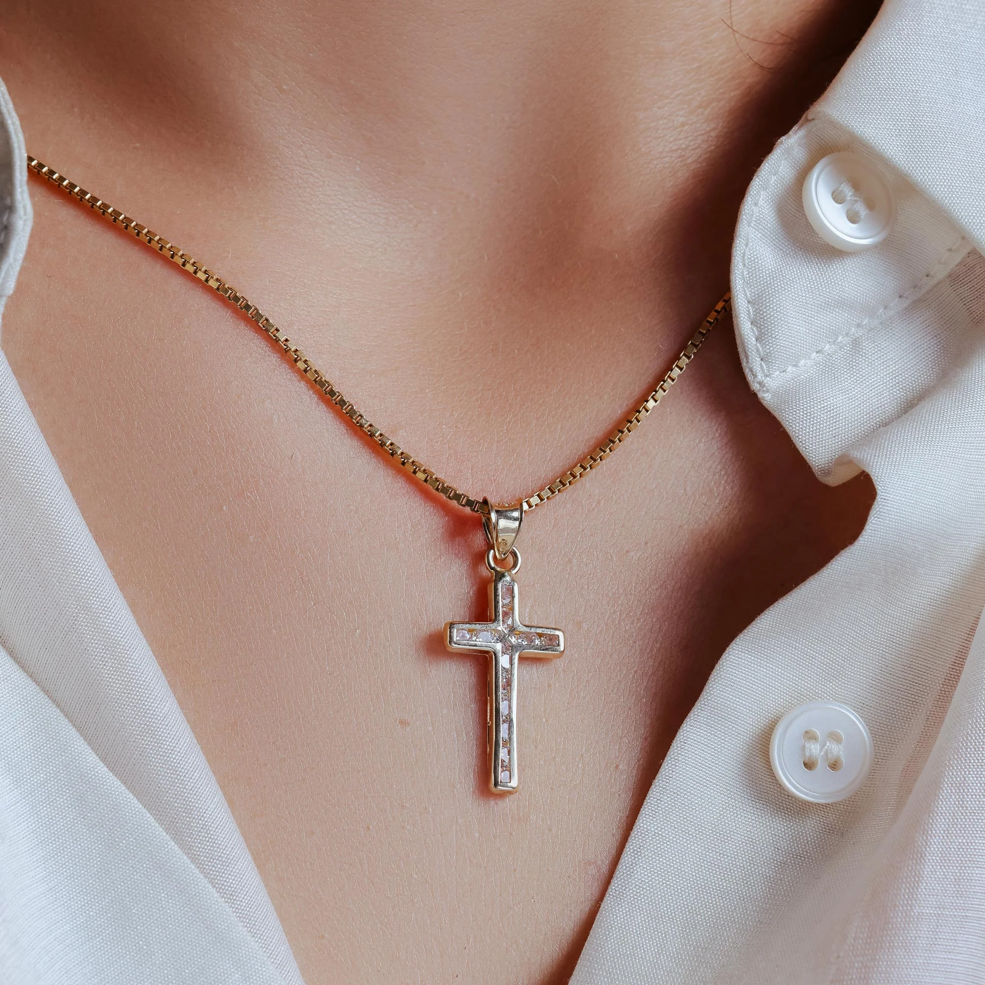 14P00053 - 14 Karat Yellow Gold Wavy Cross Clear CZ Pendant - Image 2