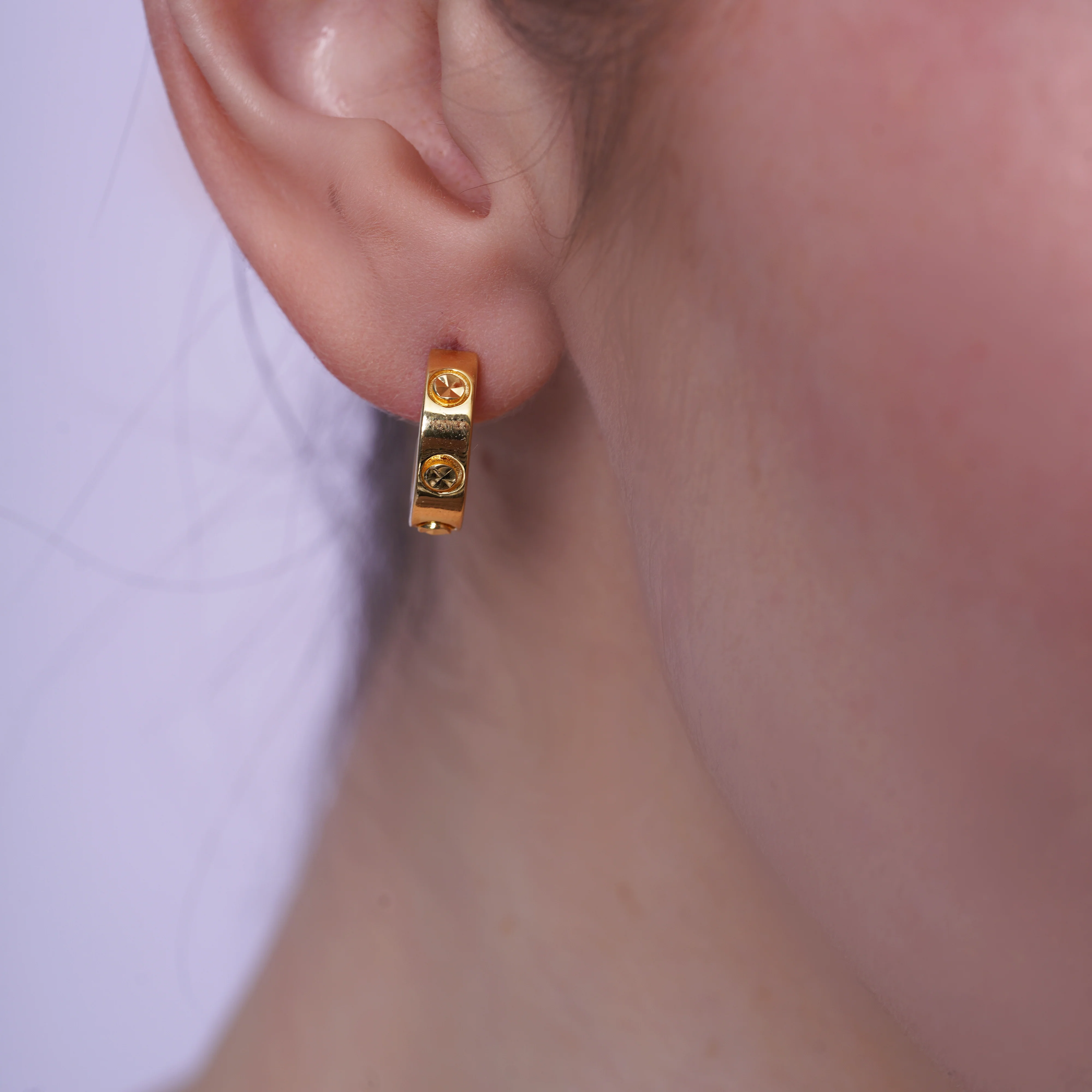 Gold Plated 925 Sterling Diamond Cut Screw Detail Stud Earrings - TGE00036GP - Image 2