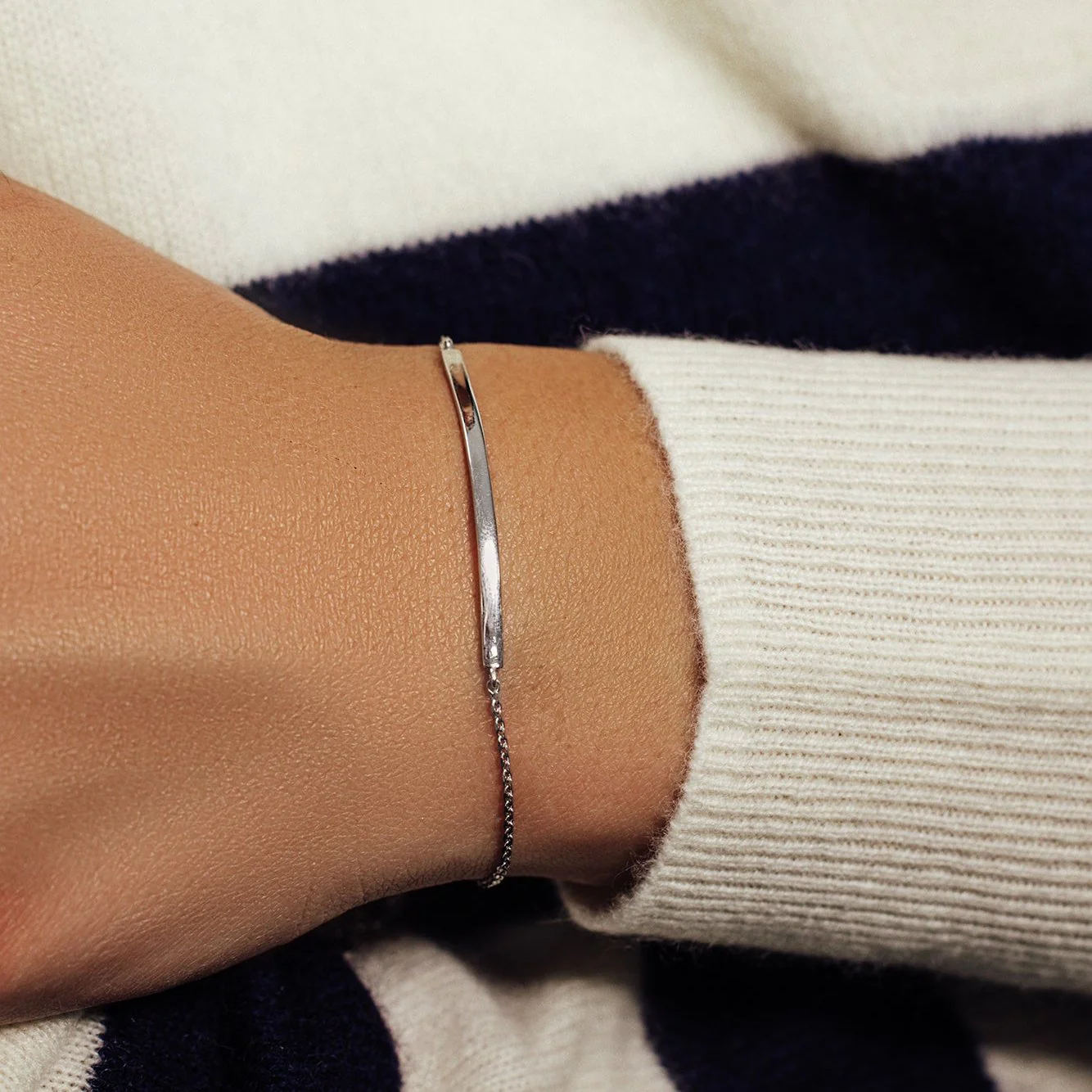 Rhodium Plated 925 Sterling Silver Curved Bar Lariat Bracelet - DIB00059RH - Image 2